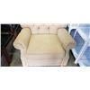 Image 4 : OVERSIZED WINGBACK MAUNAL RECLINER CHAIR