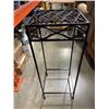 Image 3 : METAL PLANT STAND AND WICKER RACK