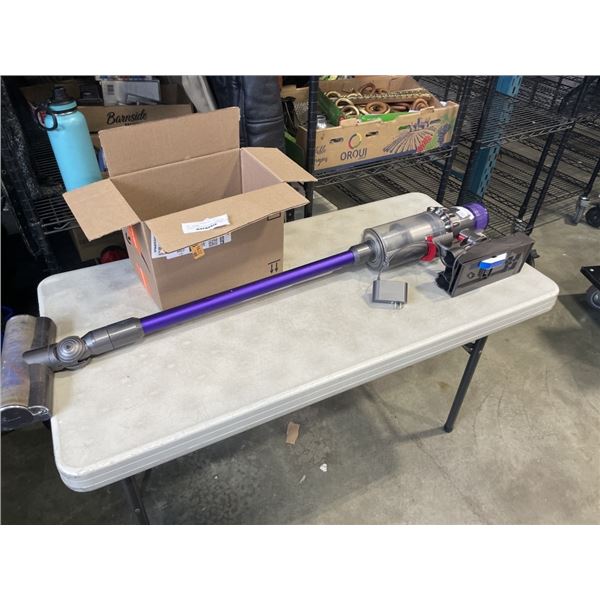 DYSON V11 TORQUE DRIVE CORDLESS VACUUM WORKING WITH ACCESSORIES