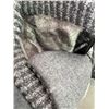 Image 5 : 2 NEW WOMENS SIZE 6 WINTER BOOTS AND SLIPPERS