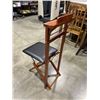 Image 2 : MODERN FOLDING VALET STAND WITH SEAT