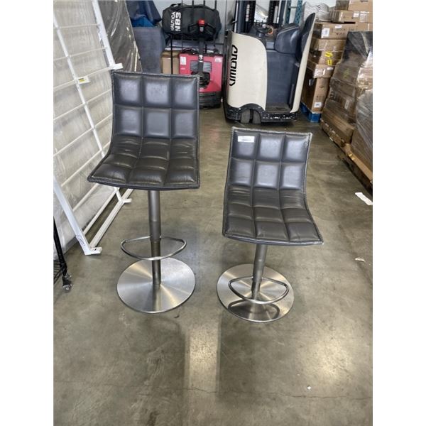 2 GREY LEATHER LOOK BAR STOOLS