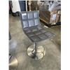 Image 2 : 2 GREY LEATHER LOOK BAR STOOLS