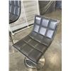 Image 3 : 2 GREY LEATHER LOOK BAR STOOLS