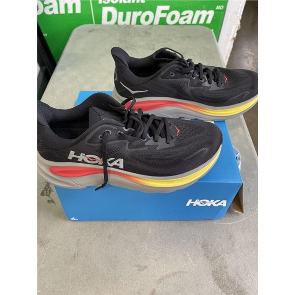 NEW MENS HOKA SIZE 9.5 RUNNING SHOES
