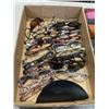 Image 2 : 2 TRAYS OF READING GLASSES AND CASES