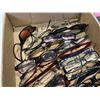 Image 4 : 2 TRAYS OF READING GLASSES AND CASES