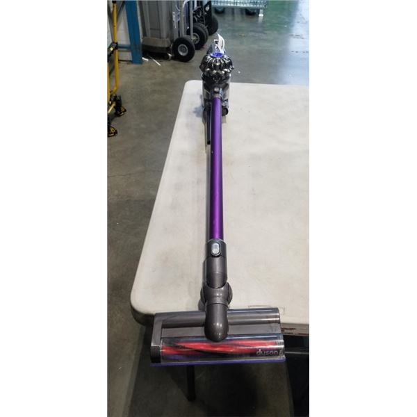 DYSON STICK VACUUM V8 WORKS, NO CHARGER
