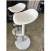 Image 3 : 2 AS NEW  WHITE BARSTOOLS