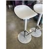 Image 4 : 2 AS NEW  WHITE BARSTOOLS