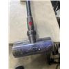 Image 2 : DYSON V7 TORQUE DRIVE CORDLESS VACUUM WORKING WITH ACCESSORIES