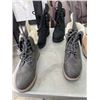 Image 2 : 2 NEW WOMENS SIZE 7.5 WINTER BOOTS AND SLIPPERS