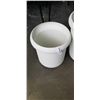 Image 3 : 2 WHITE METAL IKEA PLANT POTS