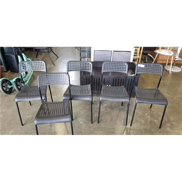 5 BLACK STACKING CHAIRS