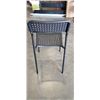 Image 3 : 5 BLACK STACKING CHAIRS