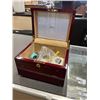 Image 2 : LAQUERED JEWELLERY BOX W/ JEWELLERY