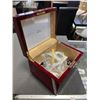Image 3 : LAQUERED JEWELLERY BOX W/ JEWELLERY
