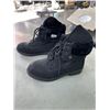 Image 2 : 2 NEW WOMENS SIZE 7.5 WINTER BOOTS AND SLIPPERS