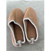 Image 6 : 2 NEW WOMENS SIZE 7.5 WINTER BOOTS AND SLIPPERS