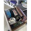 Image 5 : LOT OF HOUSEHOLD ITEMS AND CDS