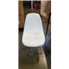 Image 2 : BLACK DINETTE TABLE AND 4 WHITE TUB CHAIRS
