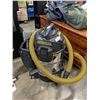 Image 2 : DEWALT 10 GALLON STAINLESS SHOP VAC WORKING