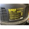 Image 4 : DEWALT 10 GALLON STAINLESS SHOP VAC WORKING