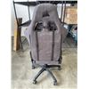 Image 3 : CORSAIR TC100 RELAXED ERGONOMIC FABRIC GAMING CHAIR, RETAIL $364