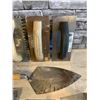 Image 4 : Box of Various Hand Trowels & Hand Tools
