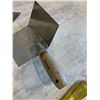 Image 8 : Box of Various Hand Trowels & Hand Tools