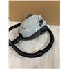 Image 5 : Shark Plus 1200 Watt Vaccum Cleaner