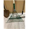 Image 6 : Lot of 3 - 2 Rakes And a Shovel