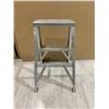 Image 4 : Single Step 24 inch Aluminum Step Ladder