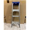 Image 6 : 4 Foot Aluminum Step Ladder