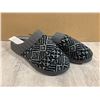 Image 2 : Foam Slippers Anti Slip Size 11/12 Grey And Blue Pattern