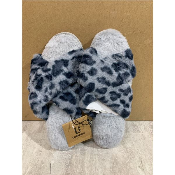 Long Bay Fuzzy Faux Fur Slide On Slippers Grey and Black Leopard Print Size 11/12