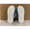 Image 5 : Fuzy Memory Foam Slip On Slippers Grey And White Size 7/8
