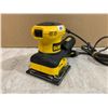 Image 2 : Dewalt D26441 1/4 Sheet Palm Sander