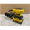 Image 3 : Dewalt D26441 1/4 Sheet Palm Sander