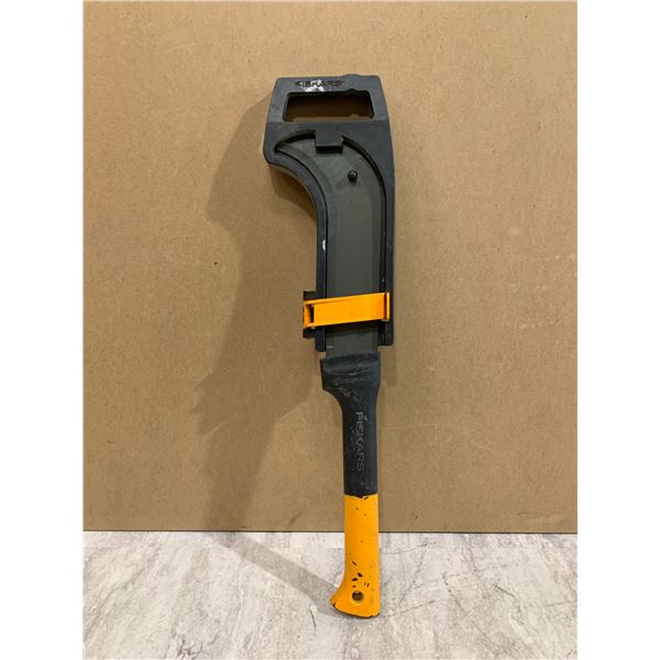 Fiskars WoodXpert XA3 Brush Axe