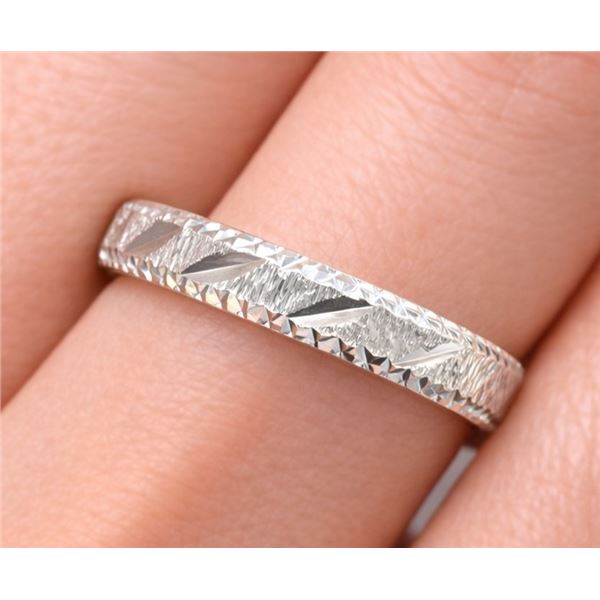 Silver (2.9g), 3mm Band with Diamond Cut and Texture Ring