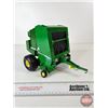 Image 5 : John Deere 569 Round Baler c/w Bale (ERTL) (Scale : 1:16)