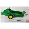 Image 4 : John Deere Manure Spreader : Diecast Metal (Possibly Refurbished) (Measures : 8"H x 9"W x 22"L)