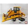 Image 1 : Remote Control Bulldozer: John Deere 850J (Plastic) (ERTL) (Measures : 14-1/2"H x 14"W x 31"D)