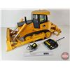 Image 2 : Remote Control Bulldozer: John Deere 850J (Plastic) (ERTL) (Measures : 14-1/2"H x 14"W x 31"D)