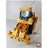 Image 6 : Remote Control Bulldozer: John Deere 850J (Plastic) (ERTL) (Measures : 14-1/2"H x 14"W x 31"D)