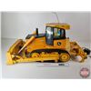 Image 8 : Remote Control Bulldozer: John Deere 850J (Plastic) (ERTL) (Measures : 14-1/2"H x 14"W x 31"D)
