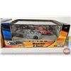 Image 3 : Hot Wheels Racing Displays (2) : NASCAR Wrenchin' & Racin'  - Ricky Rudd - Matt Kenseth (Scale 1:64)