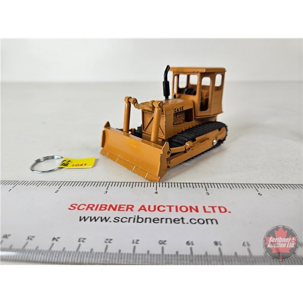 CASE Bulldozer (Lesney/Matchbox) (NOTE: Lift Bracket is Detached) (Scale 1:43)