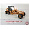 Image 4 : CASE 885 Grader : First Production (ERTL) (Scale 1:50)